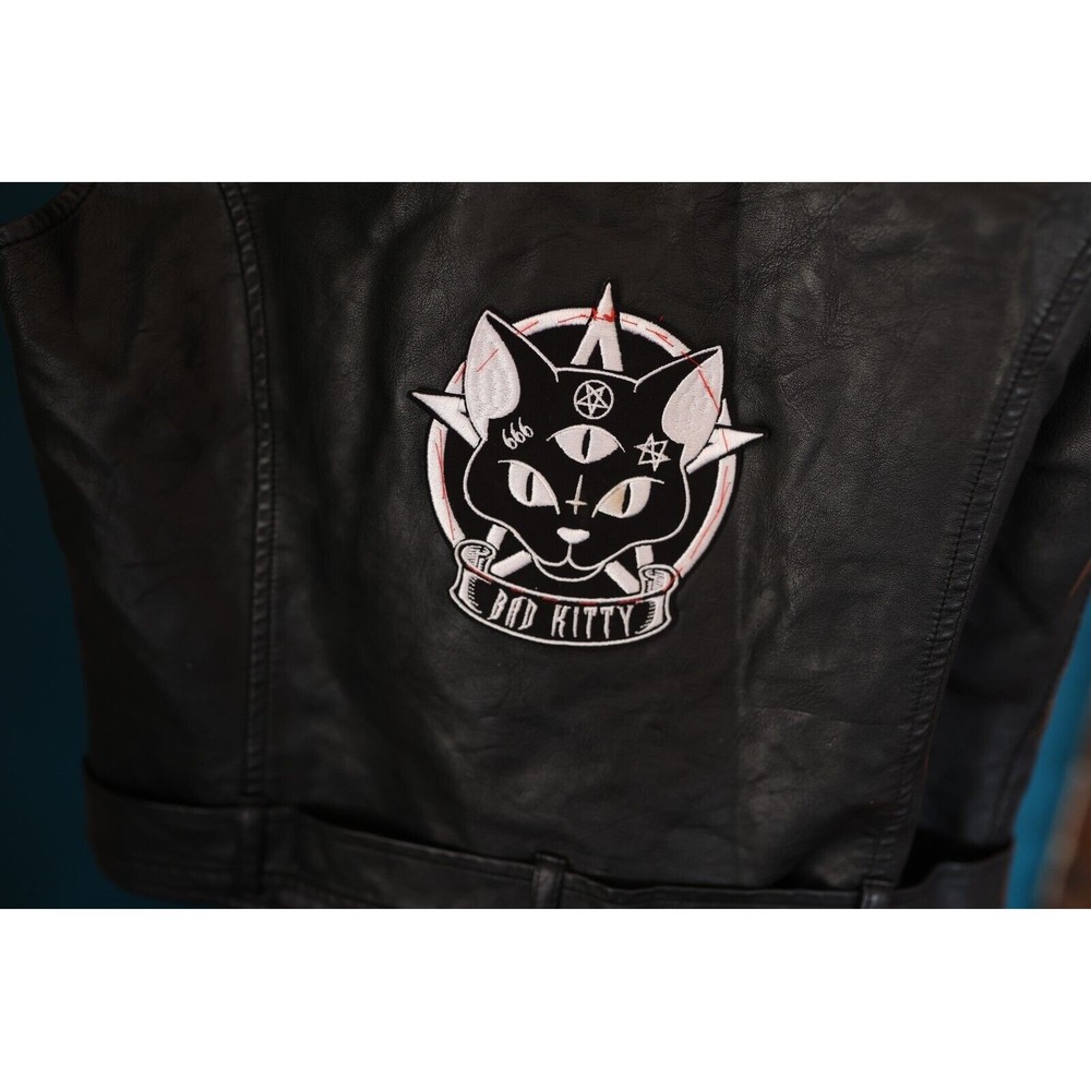 Hot Topic Black Moto Vest L Faux Leather Asymmetrical Bad Kitty back Patch - Picture 3 of 11